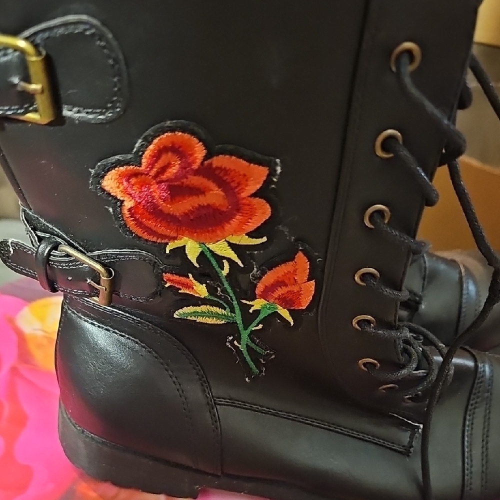 Women's NWOT Black Embroidered Combat Boots Size 8½
